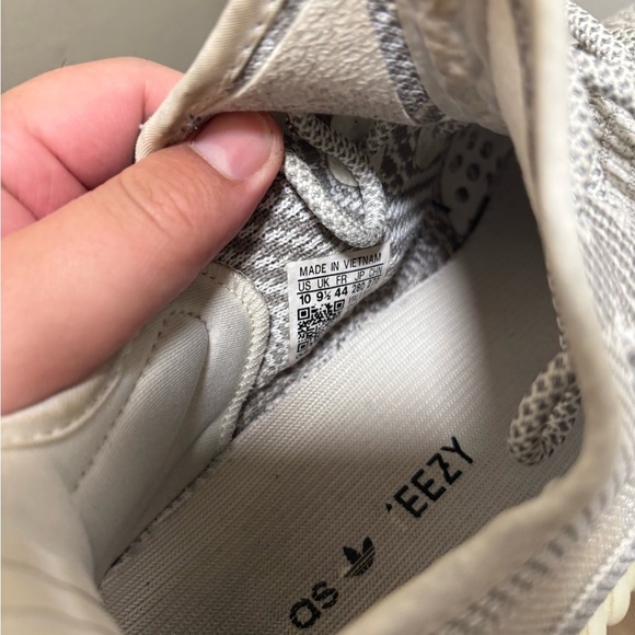 Yeezy Boost 350 V2 in Gray and Cream - Picture 5 of 9